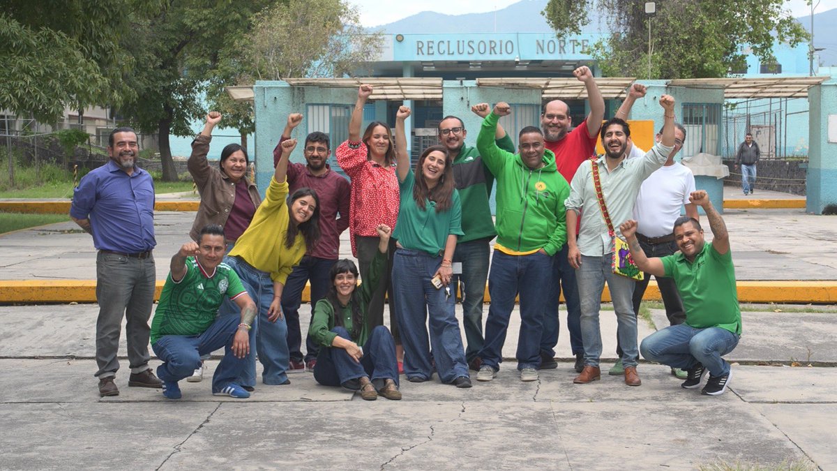 CeaJusticia's tweet photo. ¡Concluimos la primera generación de la Escuela Comunitaria de Justicia al interior del Reclusorio Preventivo Varonil Norte! 

Agradecemos a las autoridades y a nuestra comunidad por por confiar en un proyecto que busca transformar el acceso a la justicia. https://t.co/FapcxkVzVc