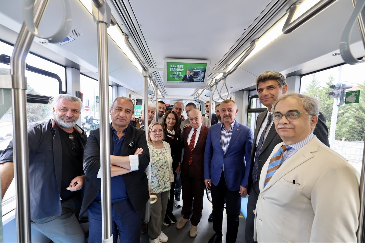 hayribaracli's tweet photo. Kocaeli’mizin raylı ulaşımında önemli bir yatırımı daha hizmete almanın mutluluğunu yaşıyoruz. 🚋

Kartepe Tramvay Hattımızda Kuplaj ve Peron Uzatma Projelerimizi hizmete aldık. Bu yatırımla hattımızın yolcu kapasitesini artırıyor, hemşehrilerimize daha hızlı, konforlu ve verimli bir ulaşım imkânı sunuyoruz.

Kocaeli’nin büyüyen ulaşım ihtiyacına bugünden karşılık veriyor, şehrimizin raylı sistem ağını adım adım güçlendiriyoruz.

#ŞehrimKocaeli