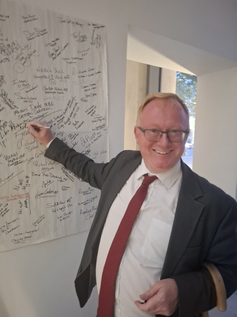 lukeakehurst's tweet photo. Campaigning for @Sagal_AW in Holborn &amp; St Pancras this evening, back on the #labourdoorstep in the CLP where I was full-time Organiser 30 years ago. https://t.co/ZqGmbzV9Gz