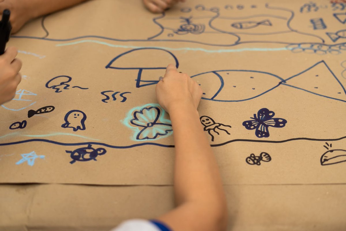 CentroMemoriaH's tweet photo. Estamos en la 20 Fiesta del Libro y la Cultura de Medellín, en el taller «LEO en un río». 

Esta actividad invita a leer y escribir de forma creativa sobre los ríos como lugares de vida y memoria. 

Aquí tenemos lugar para el diálogo sobre la memoria histórica desde la experiencia y la creación.