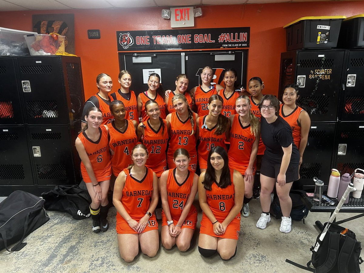CoachNicolini's tweet photo. #GameDay for the #LadyBengals 🏑🧡🖤 https://t.co/gvRA4q8vPV
