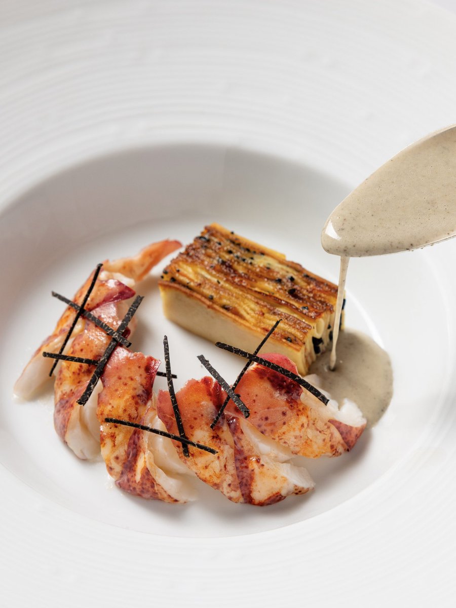 ericripert's tweet photo. Lobster “Mi Cuit”; Crispy Lasagna, Black Truffle Sauce

📷: Alex Staniloff https://t.co/CjH4TdkpNS