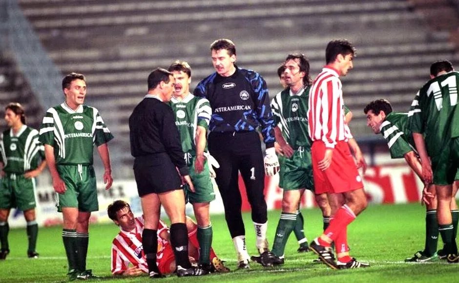 1999themaros's tweet photo. 8 Δεκεμβρίου 1996 
Ήμουν με Κώστα Λαλιωτη….στα επίσημα 
Λίγο μετά την κόντρα του με τον ψωμιαδη
Αξεπέραστος Ντούσαν έπαιξε με σεντερ φορ κακλαμανο 
Το πεναλντι καθαρό…παρατεταμένο και διαρκές σύμφωνα με τον κυπριο Βάσσο Κωνσταντίνου…
Γύρισε το φύλλο
Ότι σας λέω τρολακια https://t.co/YNtyW0WMql