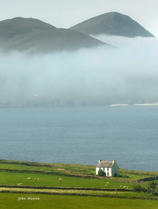 ThisIsIreland3's tweet photo. 'Dunquin' 🌊⛰️

John was making use of his long lens, to bring An Blascaod Mor, a bit closer to the mainland 🏞️⛰️

📍Dingle Peninsula, County Kerry 🇮🇪

📸 John Hooton Images

#Kerry #Dunquin #Ireland #Wildatlanticway #Photography https://t.co/tQiTE8QI48