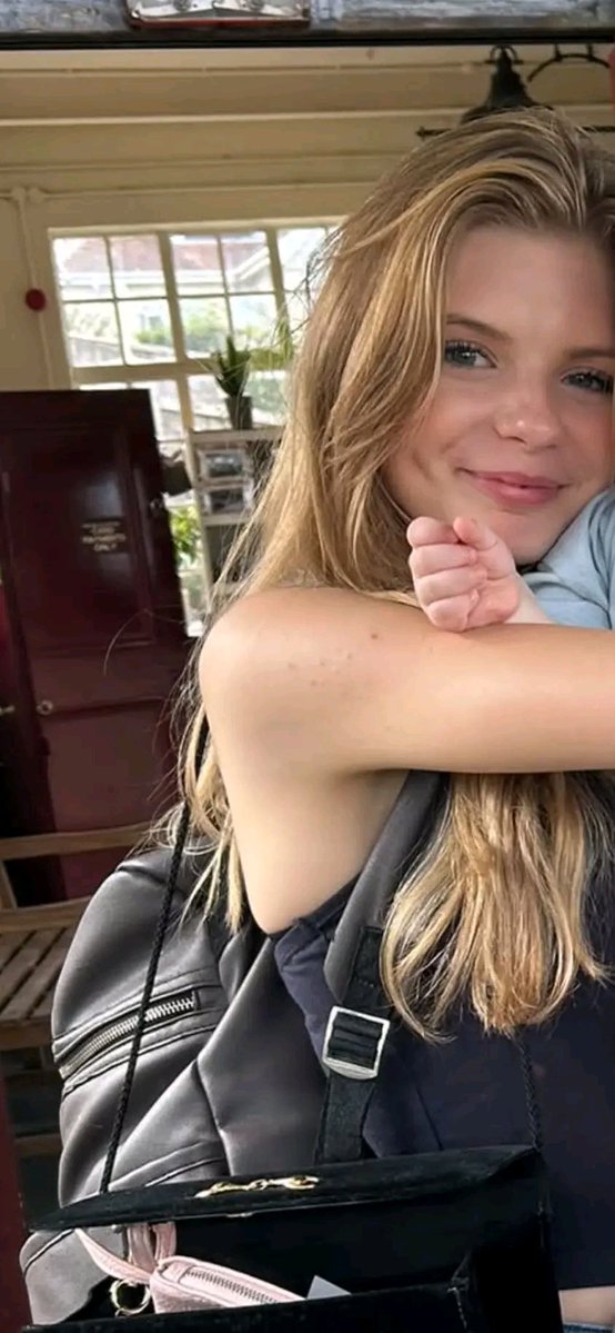 FreyjaBakke's tweet photo. STILL MISSING!!!!! Has now been missing for 24 hours 
From Ellie parents 

Ellie didn’t come home after college last night, we are beside ourselves with worry , the police are out looking for her currently. If anyone sees her or has any information please let us know .
Ellie went missing at 4.30pm at the heart of Worcester college, she was wearing wide leg grey joggers and a green top(photos of exact clothing items in the comments)
This is the first time Ellie has ever been out overnight other than to her nans this is very uncharacteristic .
All her friends have been contacted and no one has heard from or seen her since college yesterday.
Please repost