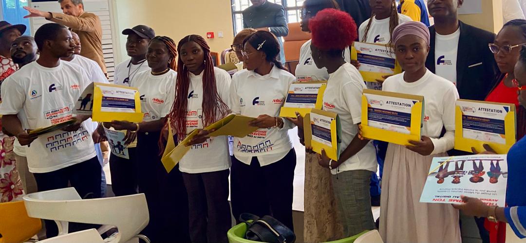 ActivSpaces's tweet photo. 🎉 Clôture de la 2ème phase du Makerspace Mobile à la Mairie de Douala 3ème !
Merci à la Mairie de Douala 3ème , à @IFCameroun  à nos formateurs pour leur engagement.
Bravo à tous nos apprenants 👏
#MakerspaceMobile #ActivSpaces https://t.co/j3VmihBO9Z