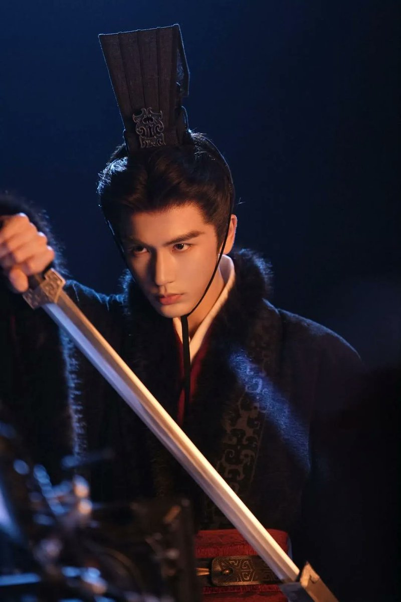 Rating_Melons's tweet photo. From the ashes of death, he returns colder, sharper, unstoppable.
The crown prince who was meant to fall now walks the court as Ye Tingyan — every smile a blade, every step a calculation.

Revenge isn’t coming.
It already owns the board.

 #ZhangLinghe #Revenge #刺棠 https://t.co/tefSMS3jqq