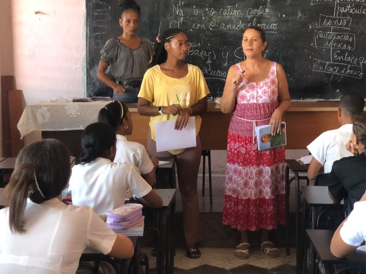 PiMavel57019's tweet photo. #SiempreSantiago
Se desarrollan actividades por el ejercicio de prevención a las drogas en el nivel Secundaria Básica.
@CubaMined 
@dmesantiago2019 
@dpestgo https://t.co/Ovsy1nB8iO