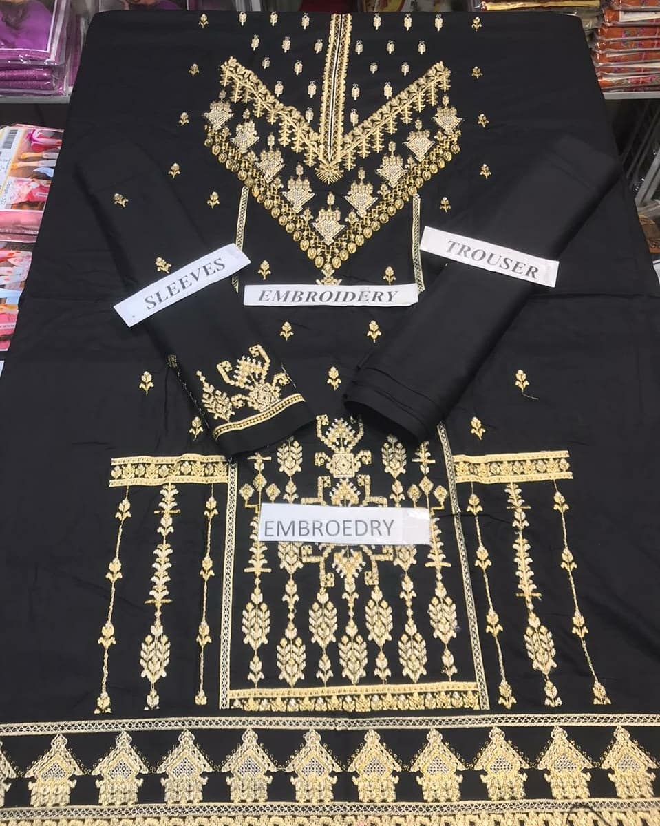 BinhoFreitasAF's tweet photo. Winter 2020 Collection: Anaya hit code in fine quality linen embroidery. 2-piece shirt and trouser with brand code, heavy front, sleeves and border embroidery. Same as original. https://t.co/DMf5efNfO2