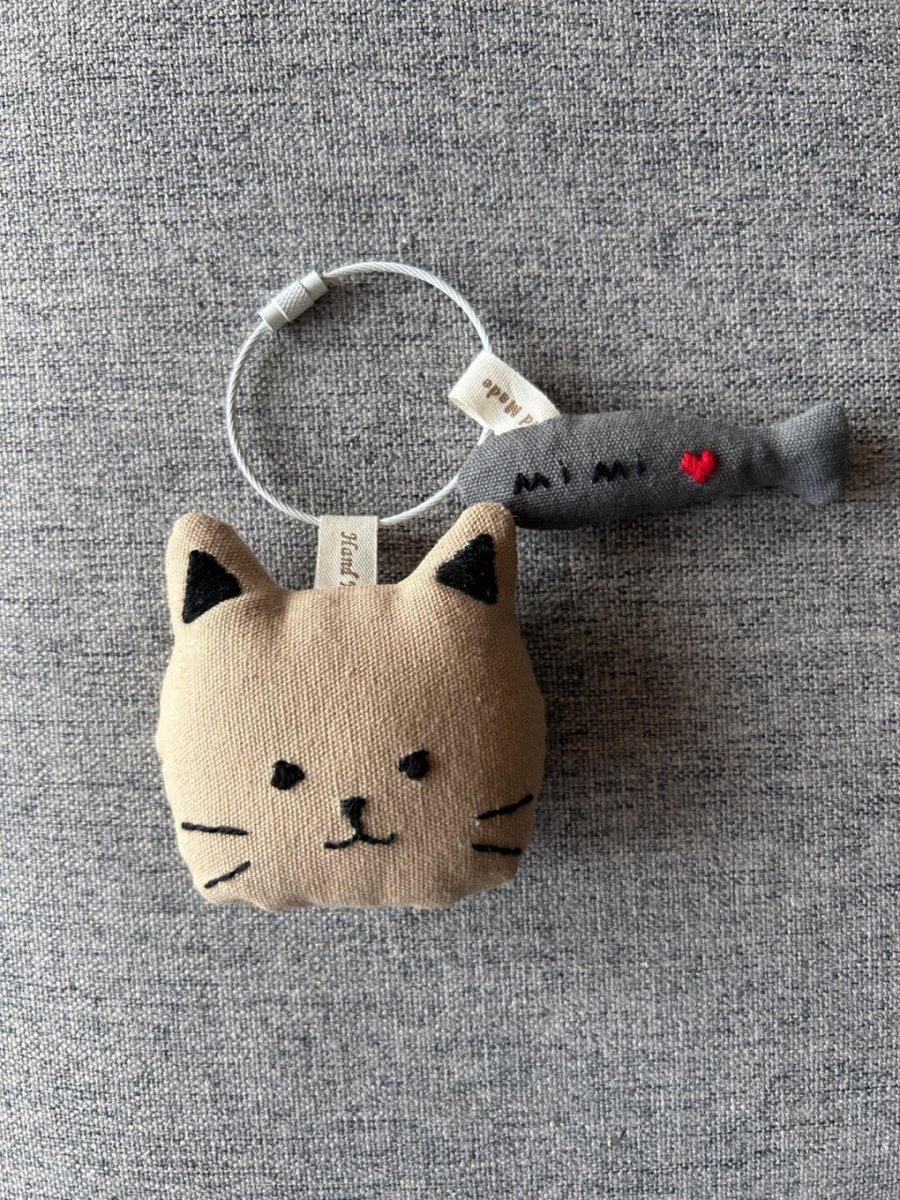 YurleyAndreaMe2's tweet photo. Just finished a cute hand-sewn fabric cat keychain! Super fun to make with leftover fabric scraps—small DIY projects are the best stress relievers ， https://t.co/2c8etrEcmA