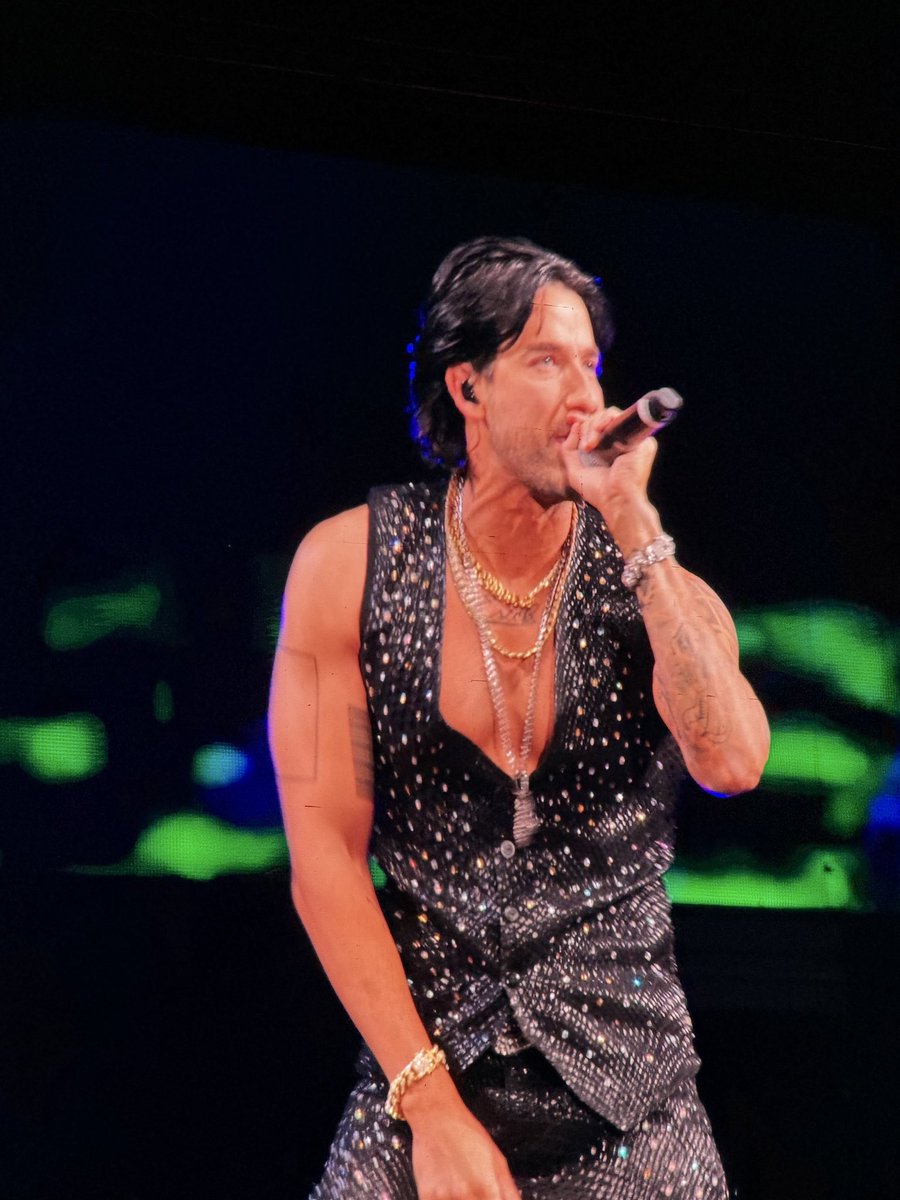 Cafg7777's tweet photo. Totalmente enamorada de personajes ficticios, si. Siempre. #LRDFTOUR #lareinadelflow https://t.co/nUcrmYpji1