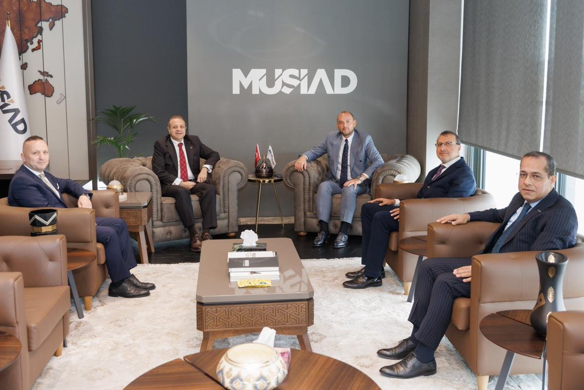 EgemenBagis's tweet photo. MÜSİAD Genel Merkezi’ni ziyaret ederek, iş dünyamızın gündemindeki önemli başlıklar üzerine görüş alışverişinde bulunduk.

Küresel ticarette yaşanan gelişmelerin yanı sıra Türkiye’mizin dış siyaset politikaları ve Türk iş dünyasının uluslararası alandaki iş birliği imkânlarını değerlendirdiğimiz verimli bir sohbet gerçekleştirdik.

Nazik ev sahipliği ve samimi misafirperverliği için MÜSİAD Genel Başkanı Sayın @burhanozdemirtr  ve ekibine teşekkür ediyorum.
