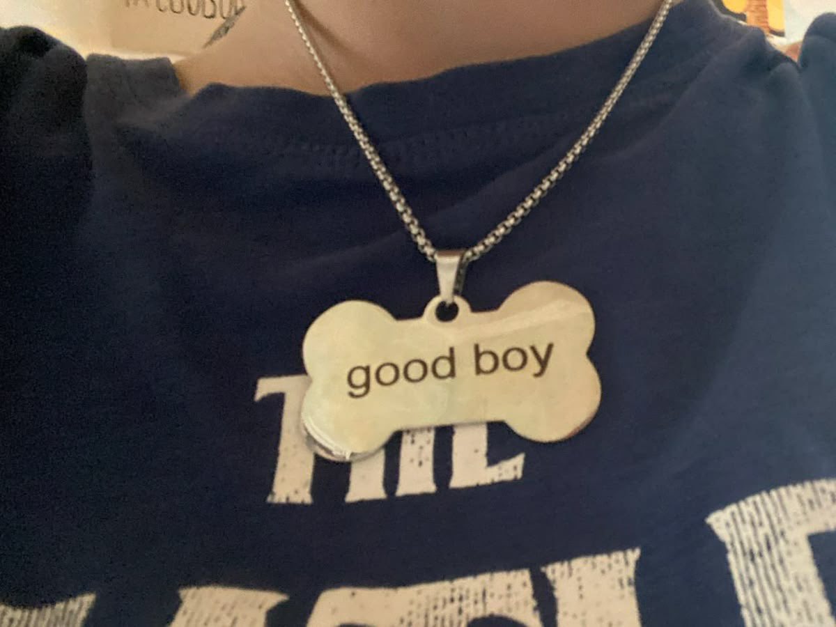 carterxoss's tweet photo. I found this, think I’ll wear it. https://t.co/1Uc75O0a66