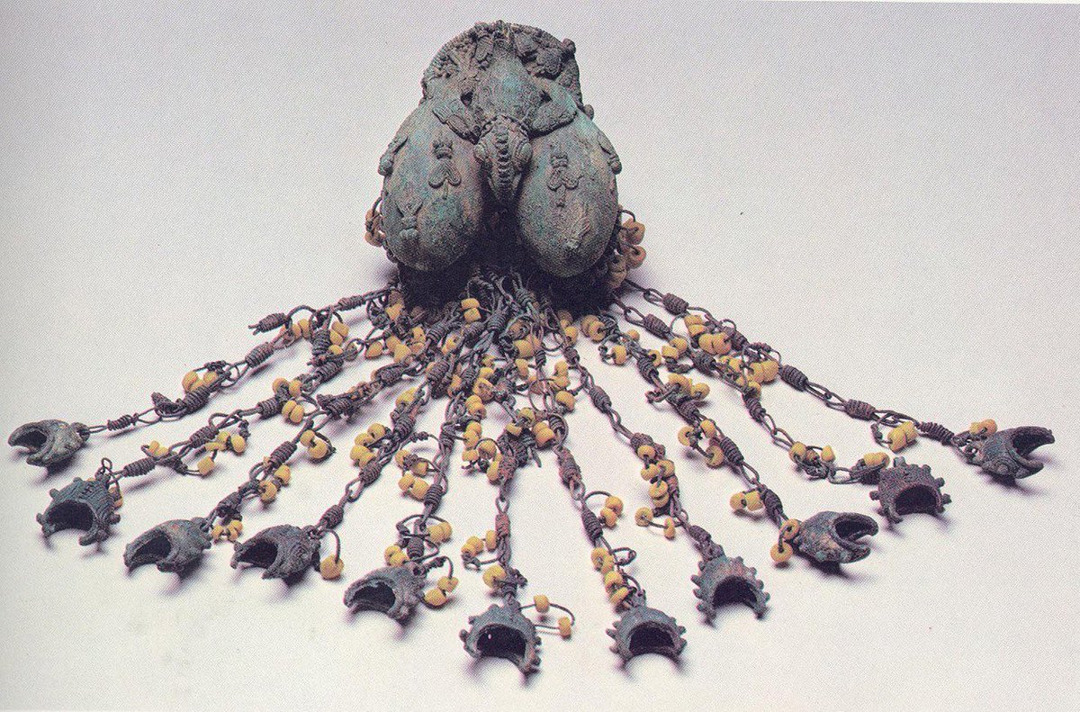 ShellMedicine's tweet photo. I've studied Igbo cosmology non-stop of over 7 years and I am 90% sure I know what is being depicted by each of the 1,100 year old Igbo Ukwu Bronzes (THREAD) https://t.co/VlylRyeZf1