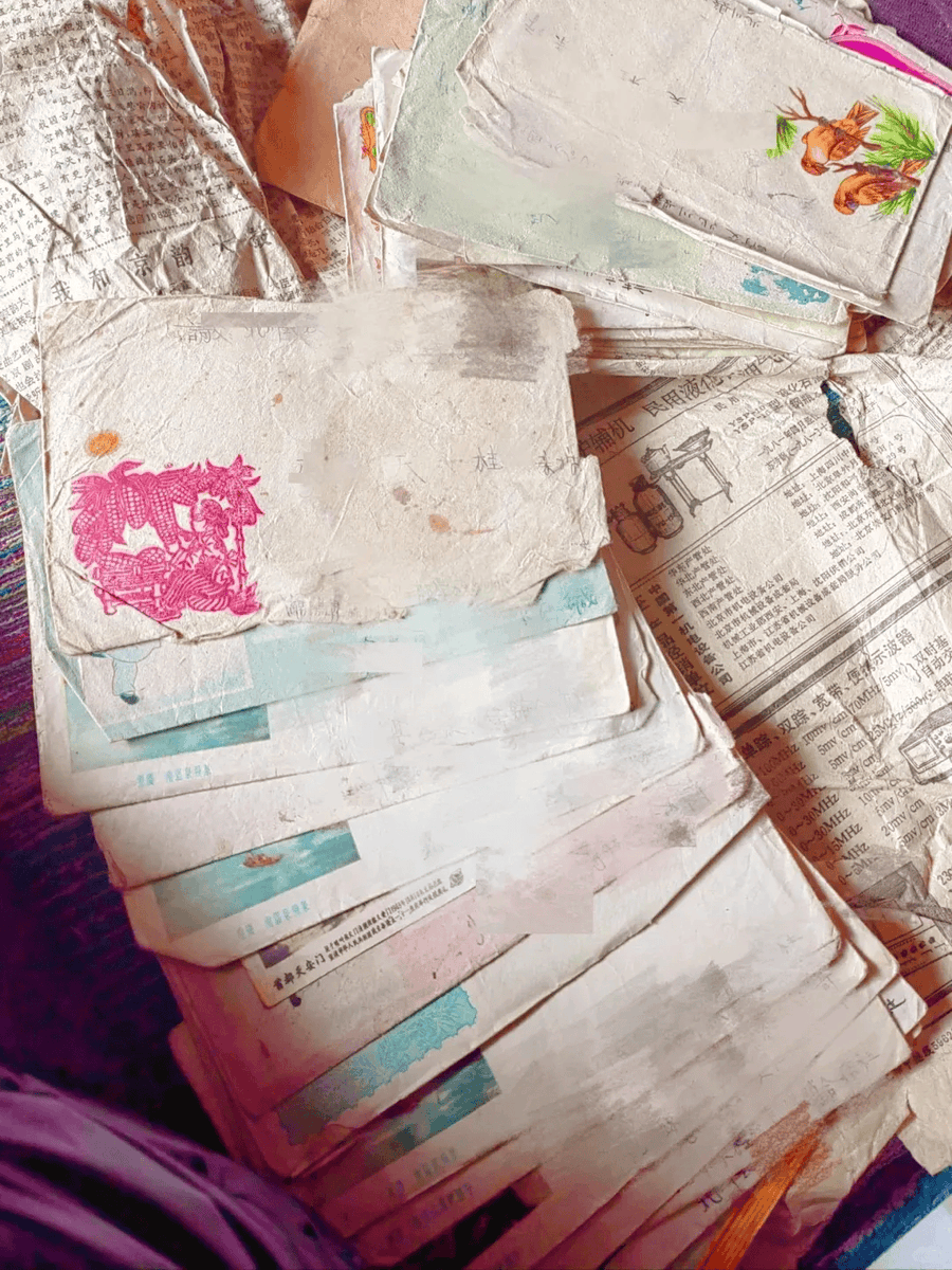 miasg482614's tweet photo. Cleared out my grandma’s old wardrobe today—found vintage buttons, handwritten letters u0026 a faded quilt. Turns out old stuff isn’t just clutter, it’s warm memories. Time to pass on the nice bits too. #VintageFind #DeclutterMemory https://t.co/tI2bxUZVUz