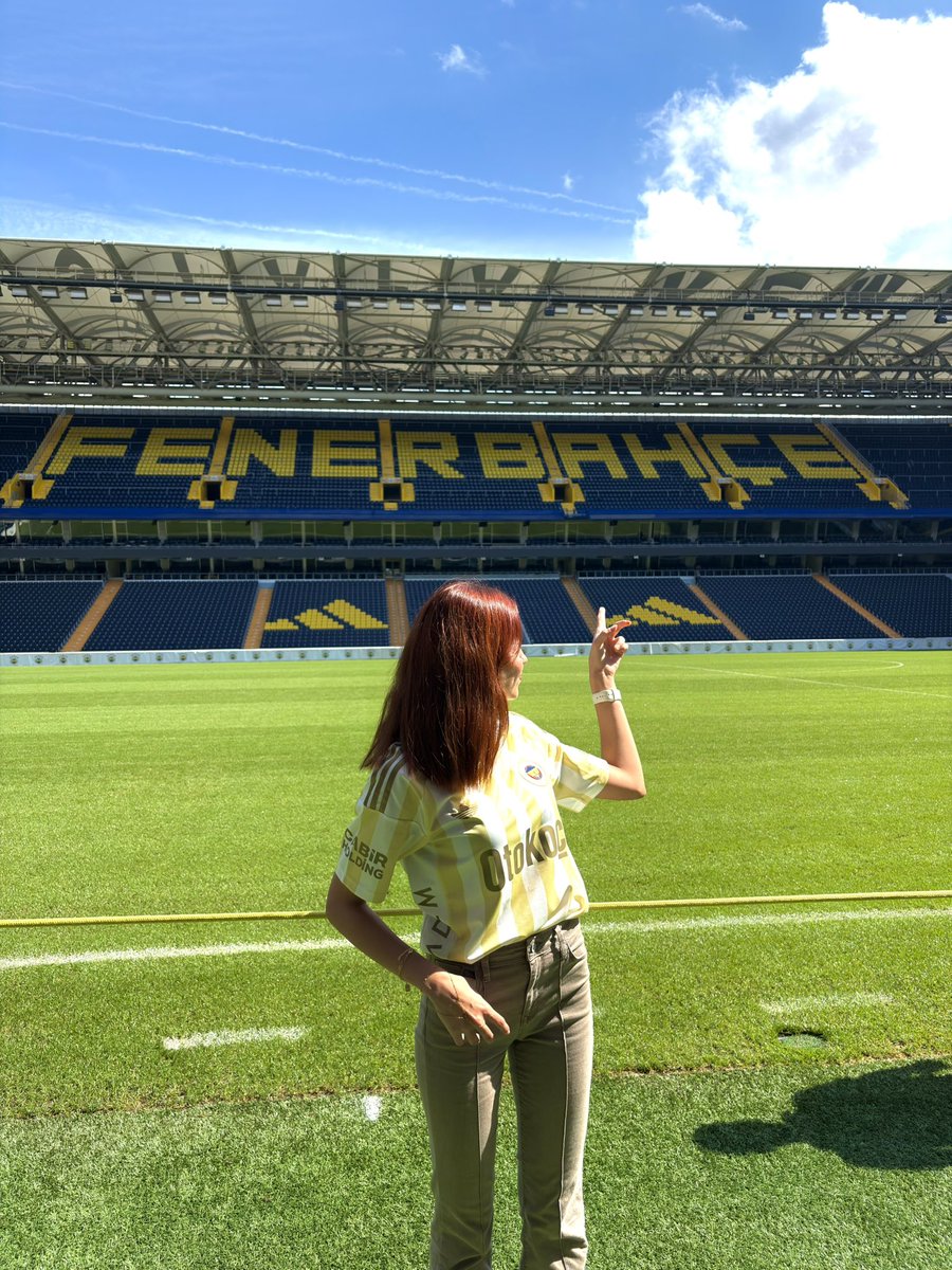 daughterofvirgo's tweet photo. Çocukluğumdan beri bu renklere olan sevgimi gururla taşıdım. 💛💙

Şimdi ise bir hayalim var:
Bir gün Fenerbahçe’nin yeni sezon forma lansmanında yer almak ve o formayı gururla tanıtmak…

Belki bir gün, neden olmasın? 🥹💛💙

@Fenerbahce @fenerium @adidas @fbtv 
@Fenerbahce_EN https://t.co/uzO0C4K1Pj