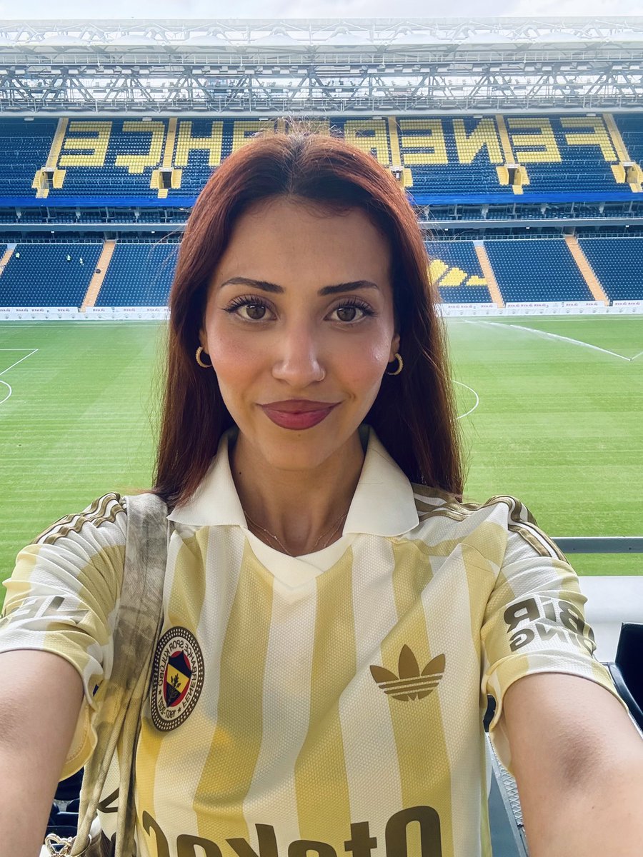 daughterofvirgo's tweet photo. Çocukluğumdan beri bu renklere olan sevgimi gururla taşıdım. 💛💙

Şimdi ise bir hayalim var:
Bir gün Fenerbahçe’nin yeni sezon forma lansmanında yer almak ve o formayı gururla tanıtmak…

Belki bir gün, neden olmasın? 🥹💛💙

@Fenerbahce @fenerium @adidas @fbtv 
@Fenerbahce_EN https://t.co/uzO0C4K1Pj