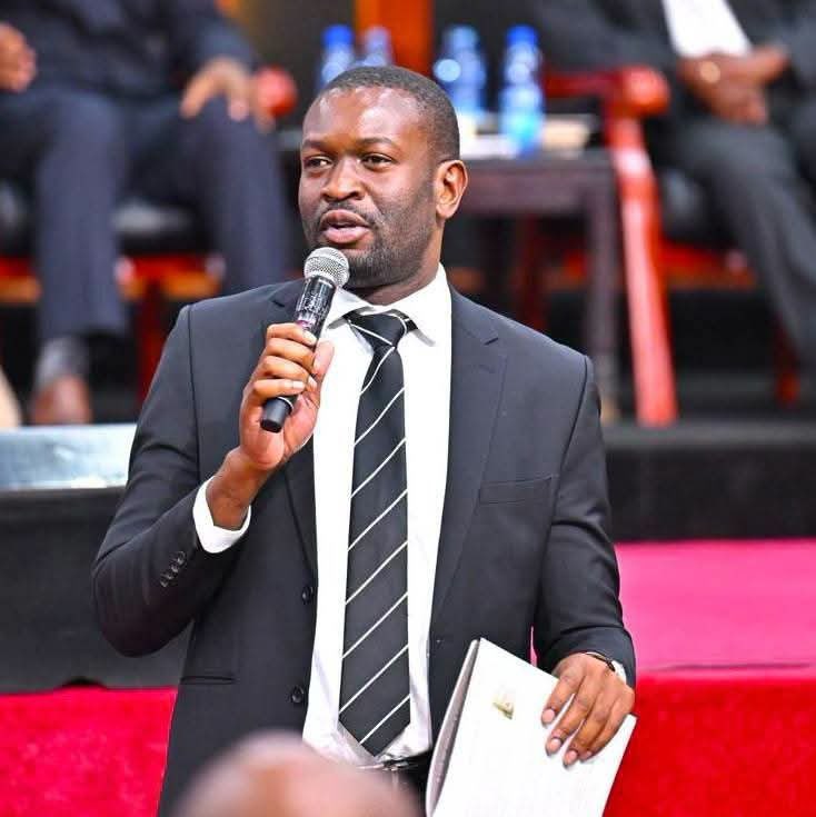 Dr__Nyongesa's tweet photo. Huyu akiangalia nyuma lazima ataniona hata kama kila mtu atatoroka.

My loyalty is with you H.E Edwin Watenya Sifuna. https://t.co/lgjBJ6tEfs