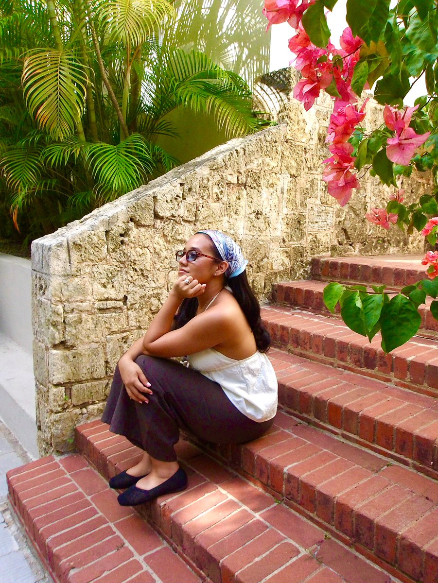 victorlrf's tweet photo. Alpargatas, blusa de tirito y boho pants porque este calor está insoportable. https://t.co/s5Sutf2vrK