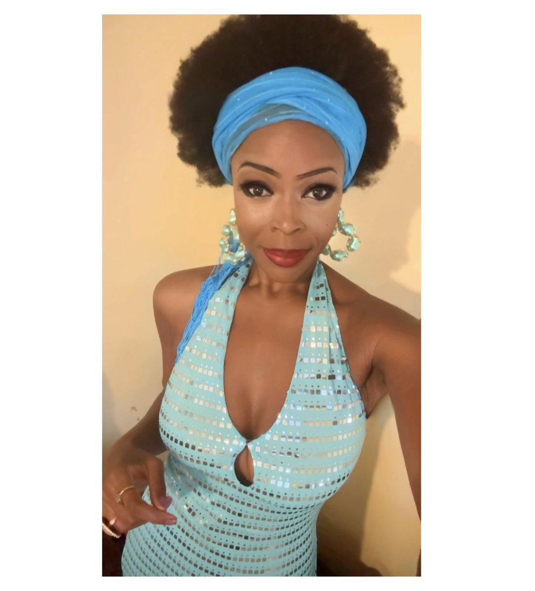 Naijella1986's tweet photo. #WorldAfroDay is drawing to a close - #Afros are incredible, they defy gravity https://t.co/BZhTUOKozC