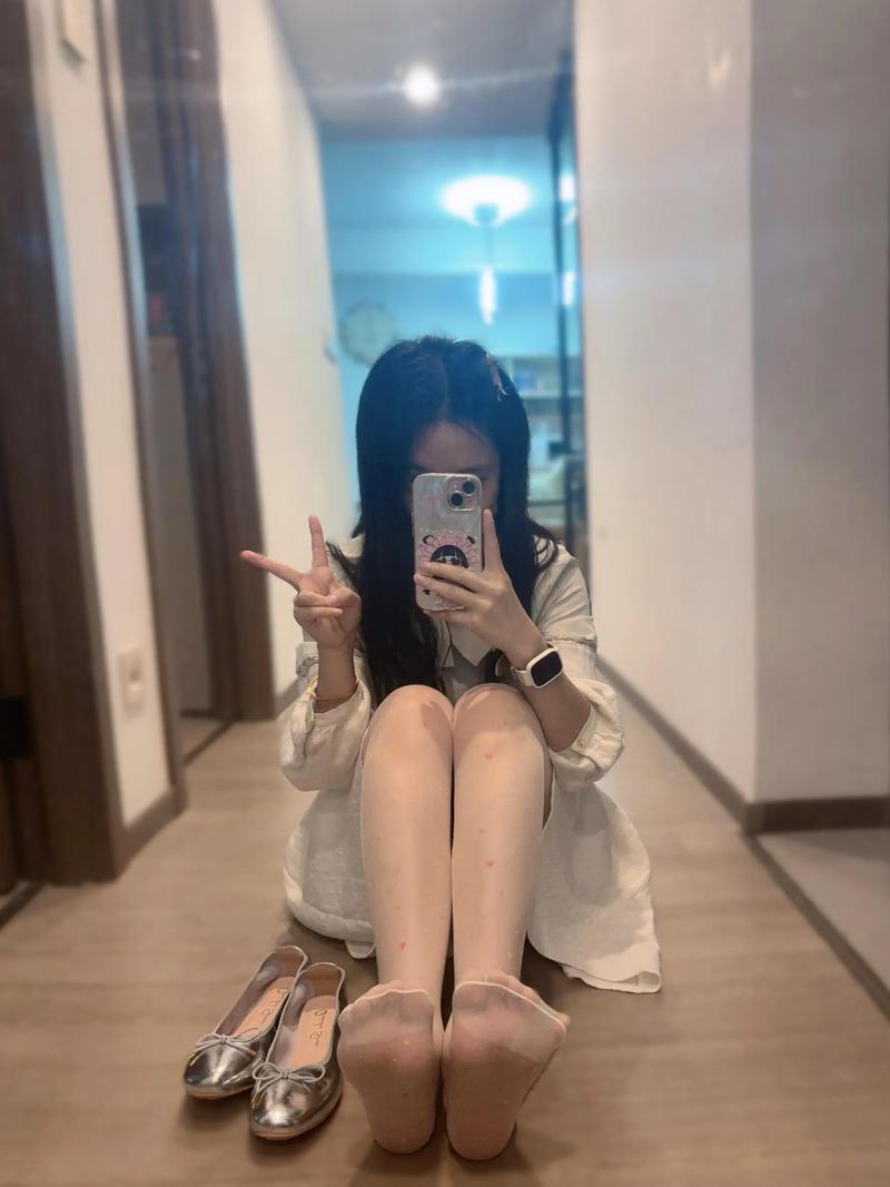 SmolderB27290's tweet photo. 活着就是为了爽，又不是为了得个奖。#女大 #个人 #00后 https://t.co/kk7OEVyreL