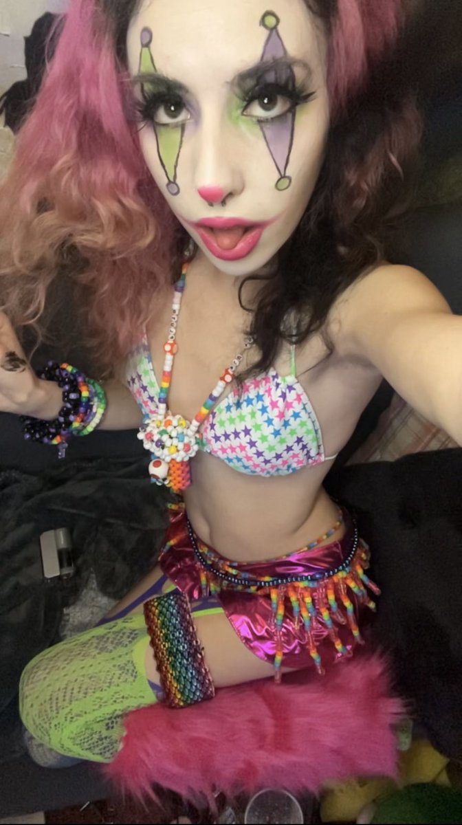 ayoshawty8's tweet photo. circus baby 🎠 https://t.co/jpX3D9L1dF