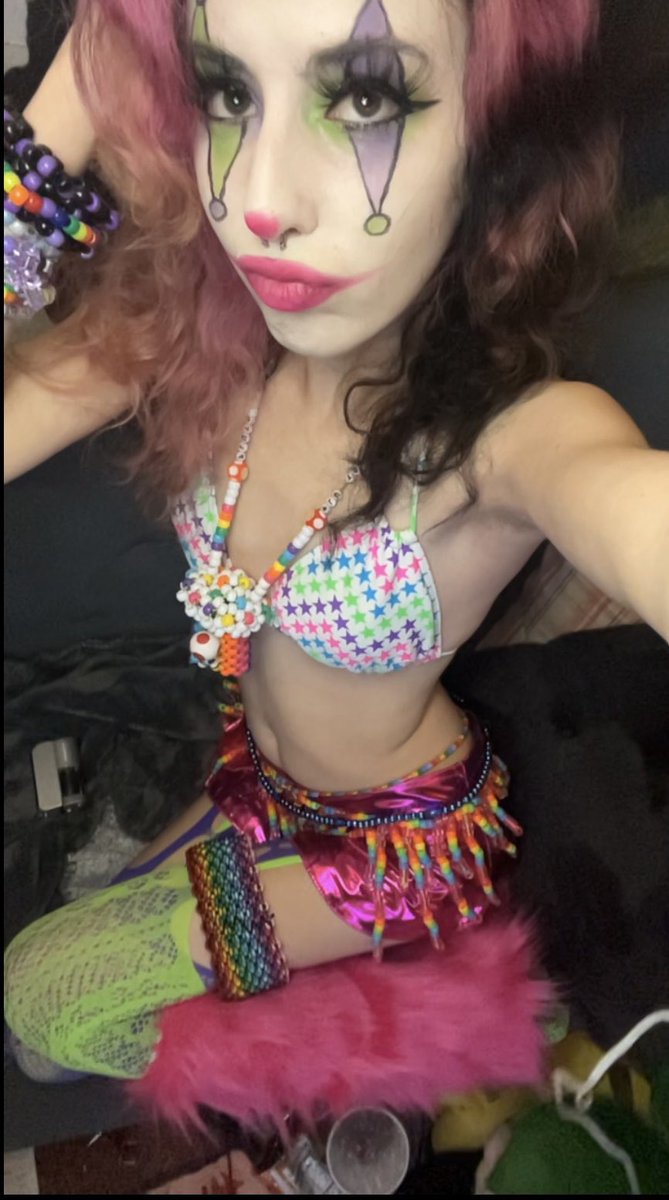 ayoshawty8's tweet photo. circus baby 🎠 https://t.co/jpX3D9L1dF