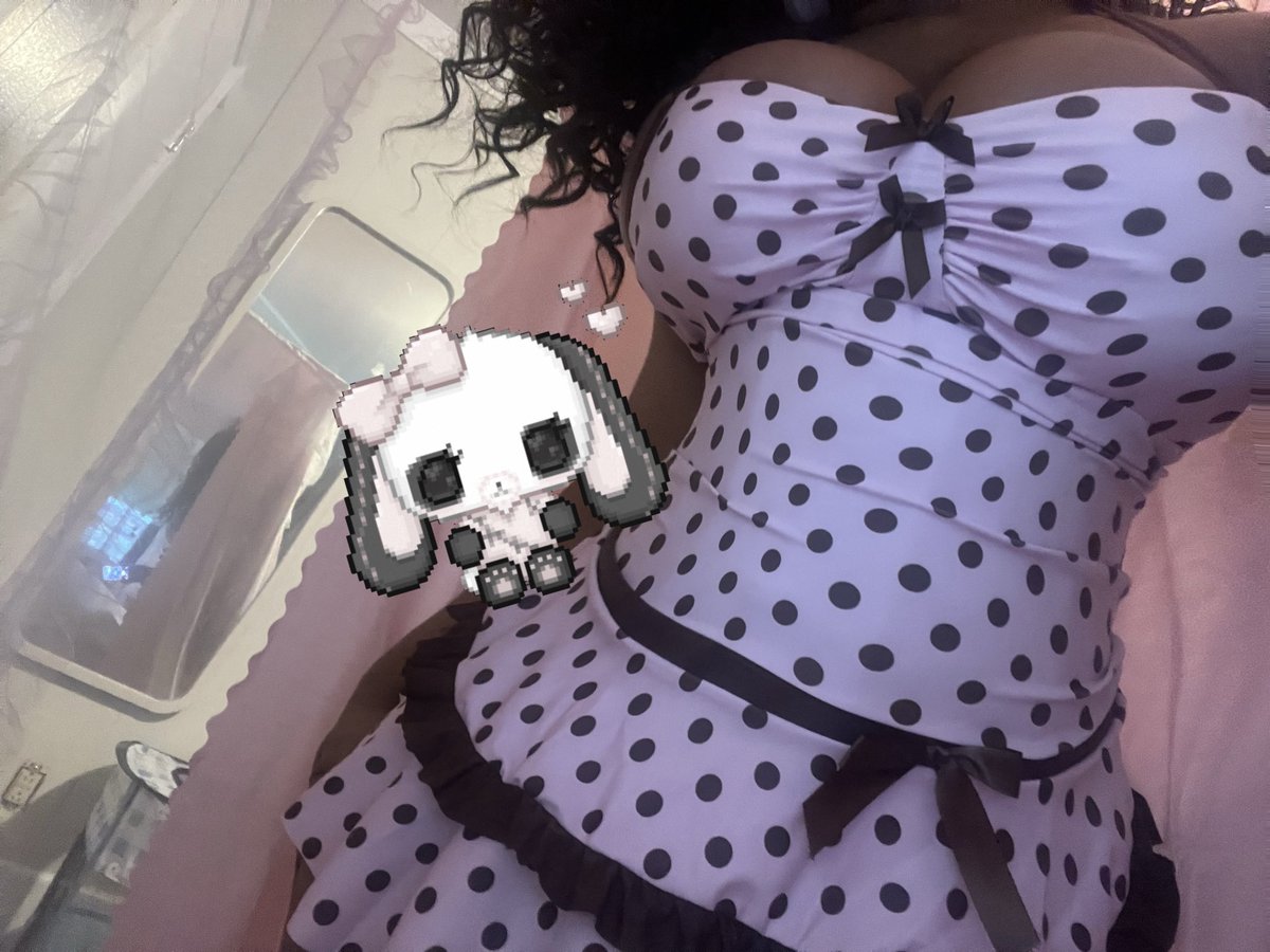barkingpuppiess's tweet photo. feeling like a doll^^ #doll #egirl #discord #roblox https://t.co/JKmR3M1YD7
