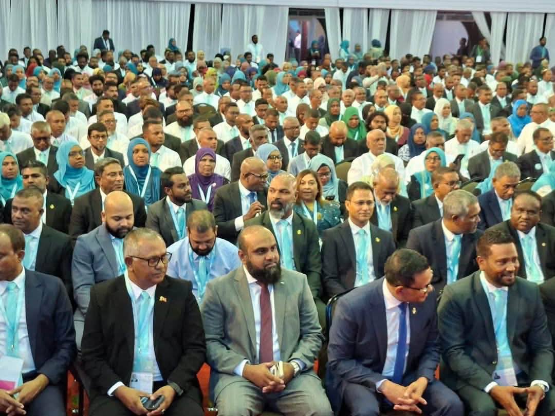 AdhaalathOffice's tweet photo. ޕީޕަލްސް ނޭޝަނަލް ކޮންގްރެސް (ޕީއެންސީ) އިން އެރުވި ދަޢުވަތު ޤަބޫލުފުޅުކުރައްވައި، އެ ޕާޓީގެ ކޮންގްރެސް ފެށުމުގެ ރަސްމިއްޔާތުގައި ޢަދާލަތު ޕާޓީގެ ރައީސް އައްޝައިޚް މުޙައްމަދު ޝިފާން ބައިވެރިވެވަޑައިގަންނަވައިފި. https://t.co/1jhcDJn1Qa