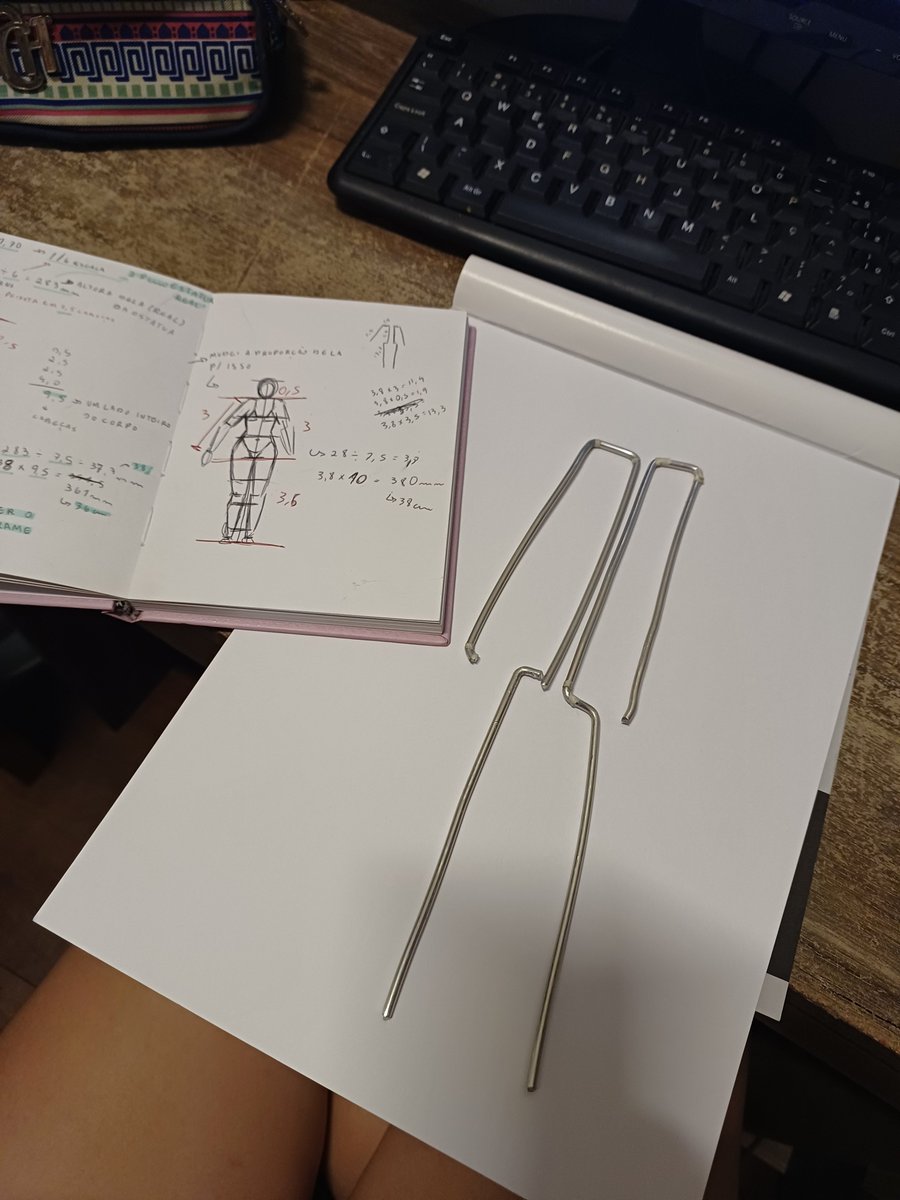 letkinella's tweet photo. Esse semestre eu to estudando Escultura e Modelagem  ehehhe. Vou fazer a Peixotaaaa https://t.co/Wf7ouY7Jxj