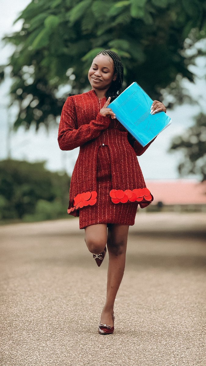 AdesolaEst35743's tweet photo. GET IN JHORRR!!!! 🔥
Scholar don defend 🙂‍↕️💕
Unto the next! 
(CONVOCATION in view) https://t.co/Dxvqk38xYB