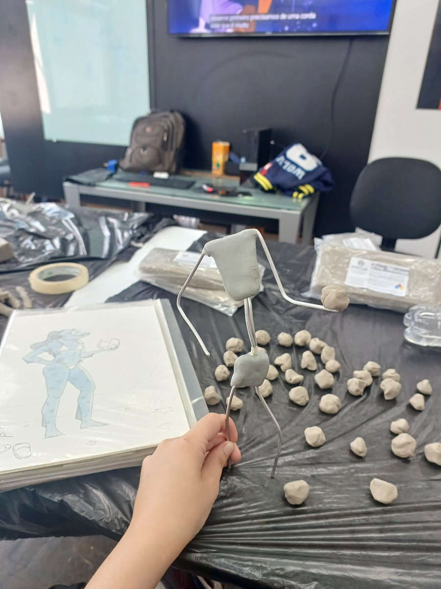 letkinella's tweet photo. Esse semestre eu to estudando Escultura e Modelagem  ehehhe. Vou fazer a Peixotaaaa https://t.co/Wf7ouY7Jxj