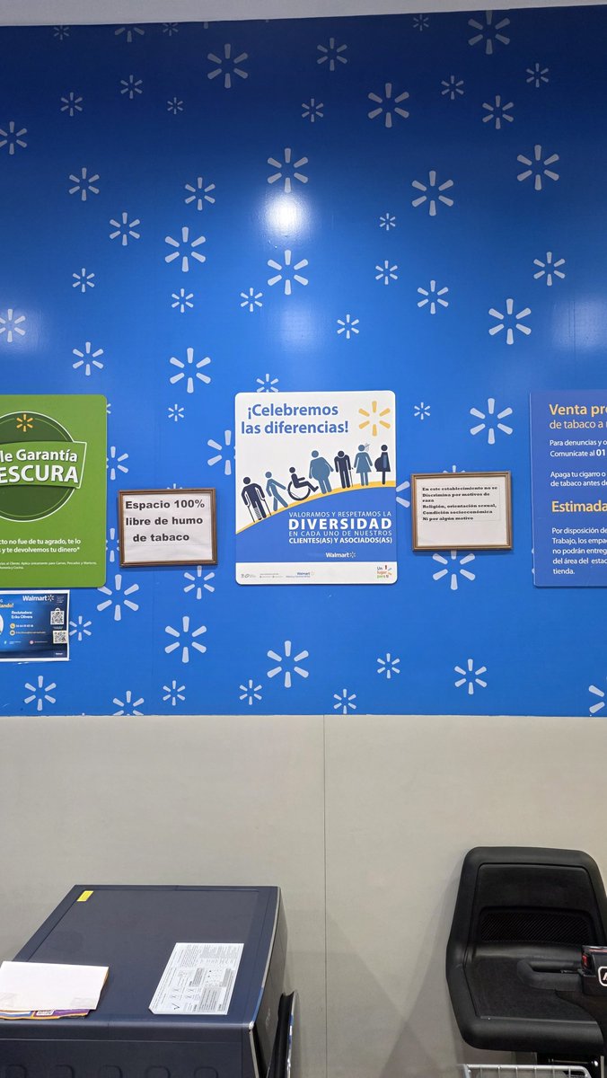 JulioCesarPerZa's tweet photo. @WalmartMexico ¿de qué sirve un muro lleno de mensajes sobre inclusión si una persona adulta mayor que no puede permanecer mucho tiempo de pie no tiene una caja preferente donde pueda ser atendida? Ayer en la noche con mi tio abuelo y esa fue nuestra experiencia en suc. NATIVITAS https://t.co/tQqSJiq2D8