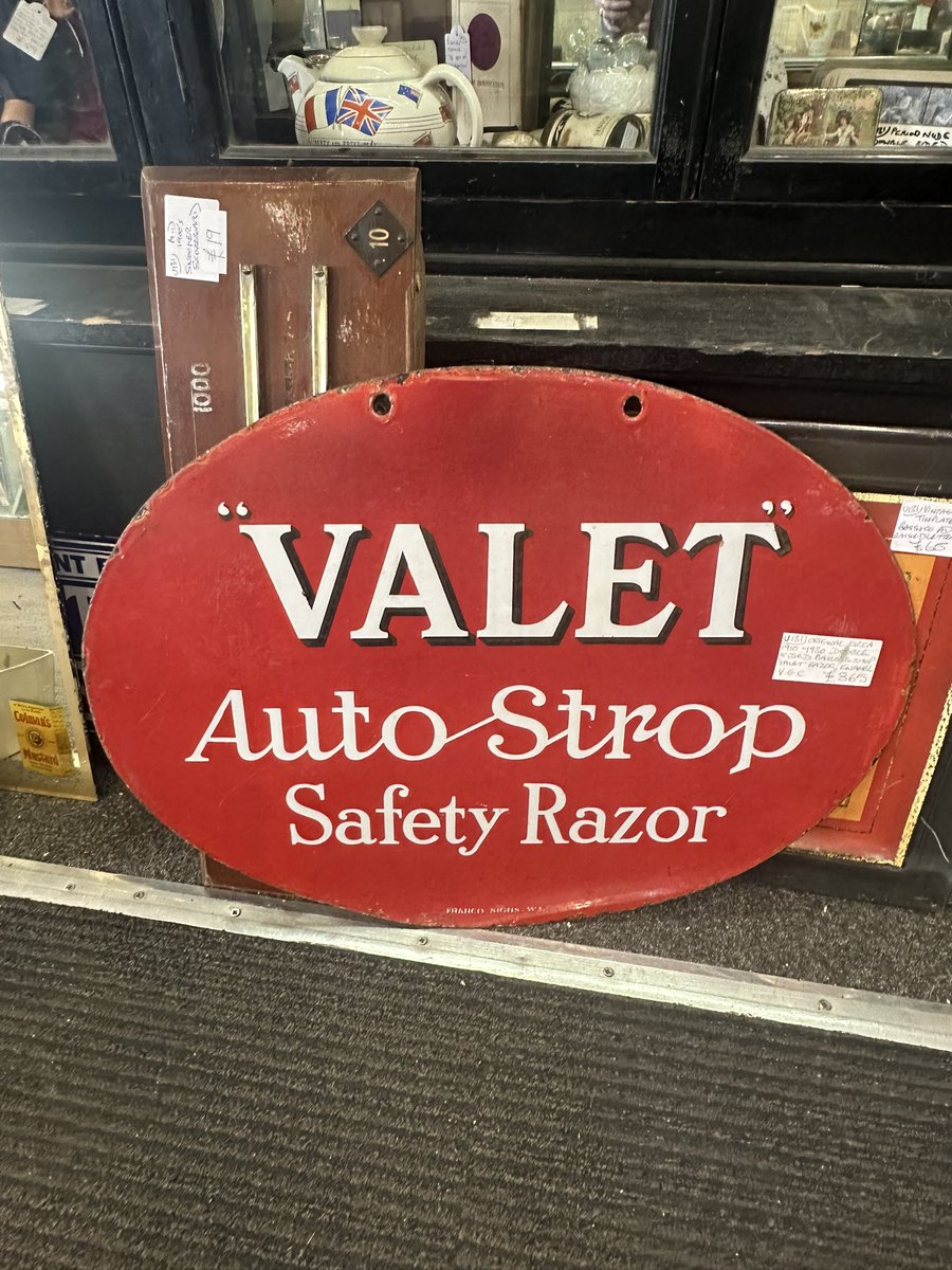 astraantiques's tweet photo. Enjoy your evening! #valet #safetyrazor #doublesided #barbershop #enamelsign https://t.co/IhdJTEKsLS