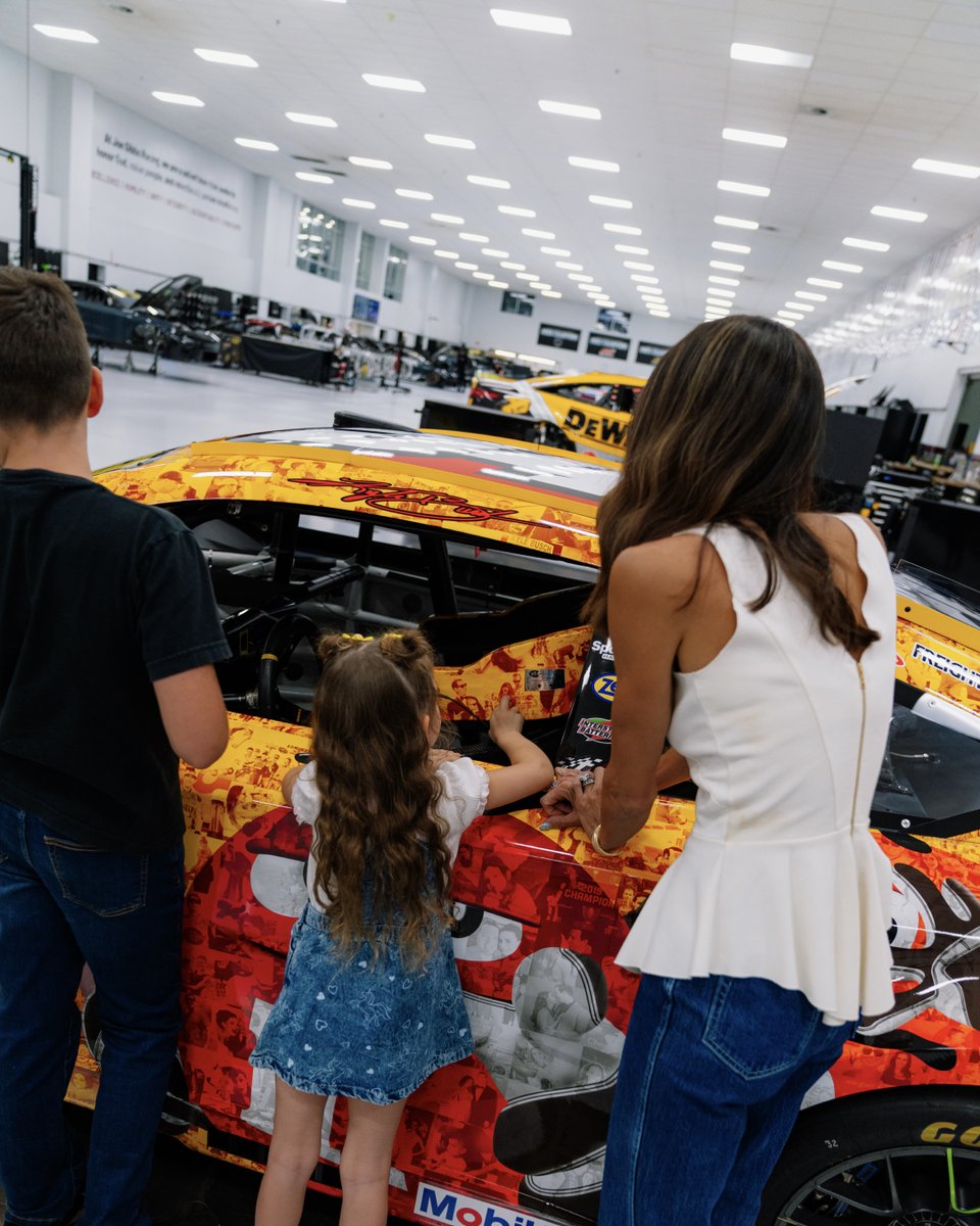 JoeGibbsRacing's tweet photo. As we prepare to head to Bristol for a special weekend honoring Kyle Busch, we wanted to give those closest to him the first opportunity to see the M&M’S tribute car up close. The scheme contains a mosaic of photos that capture Kyle’s life as husband, father, championship-winning NASCAR driver, and friend.