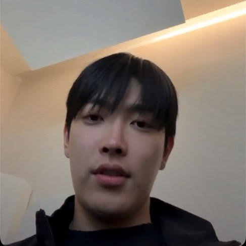 hoeyoungie's tweet photo. so I'm getting married in 2 weeks but last night i got into a fight with me fiancé. now what? https://t.co/gCdAiCtPQO