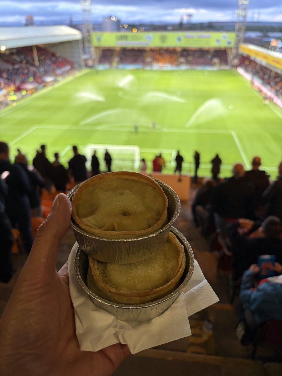 OneKerryLiam's tweet photo. Two pies Tuesday 😋 #donsaway https://t.co/cYhETfPEeA