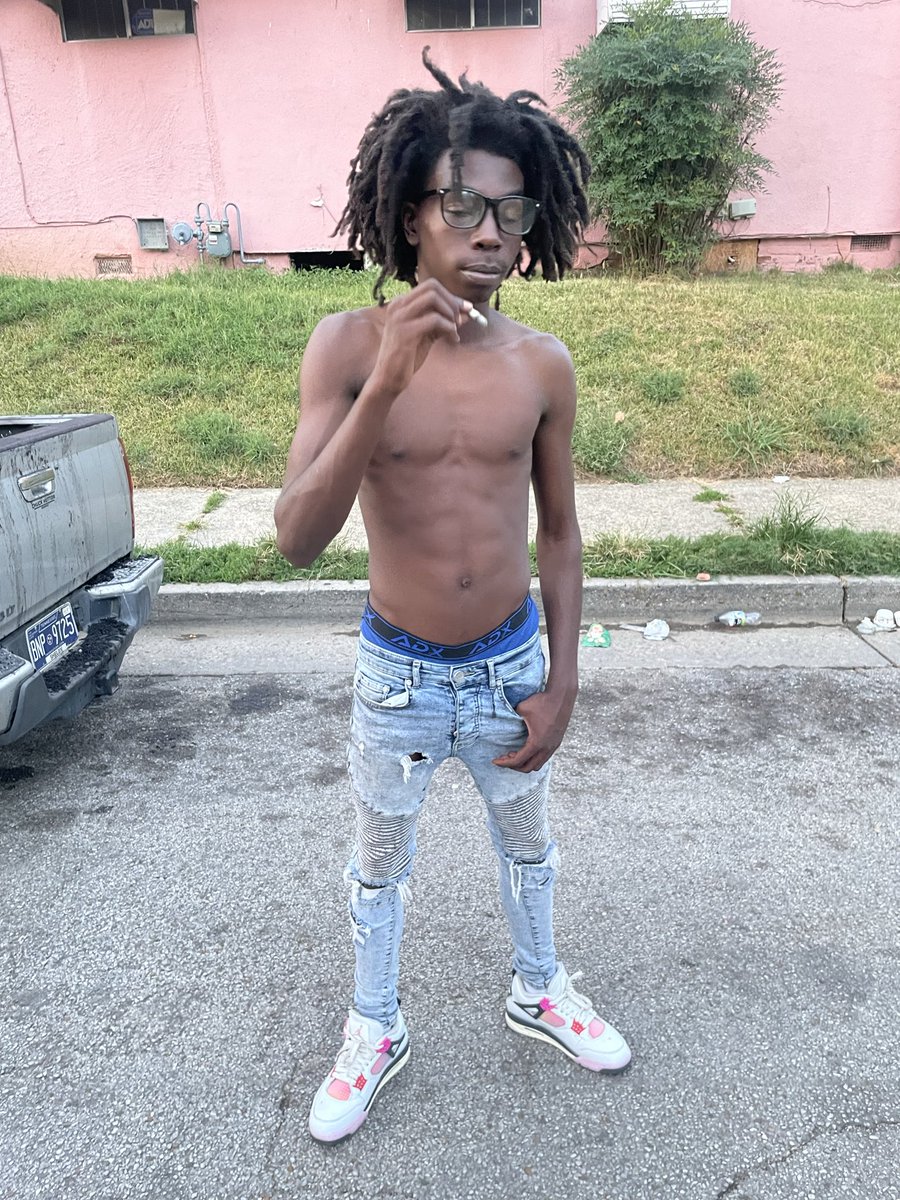 GotchaBtch1210's tweet photo. Handsome ass drug dealers Bad Bitch getter #southmemphis #fypシ゚viral #badbitchesgetnear https://t.co/G76ZrzztYS