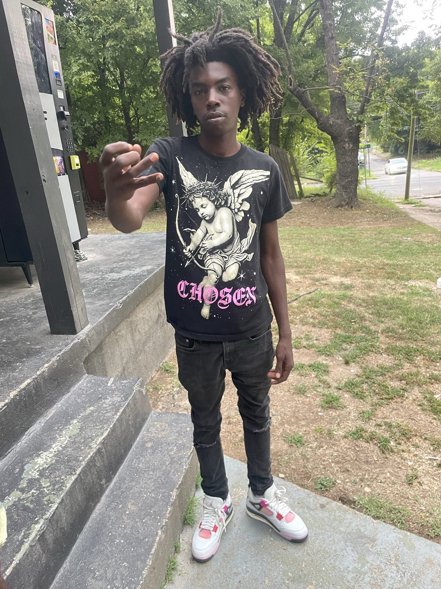 GotchaBtch1210's tweet photo. Handsome ass drug dealers Bad Bitch getter #southmemphis #fypシ゚viral #badbitchesgetnear https://t.co/G76ZrzztYS