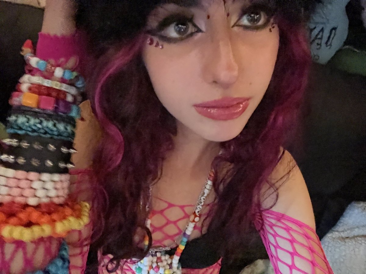 ayoshawty8's tweet photo. raveeee :3 https://t.co/dS9volQ4qw