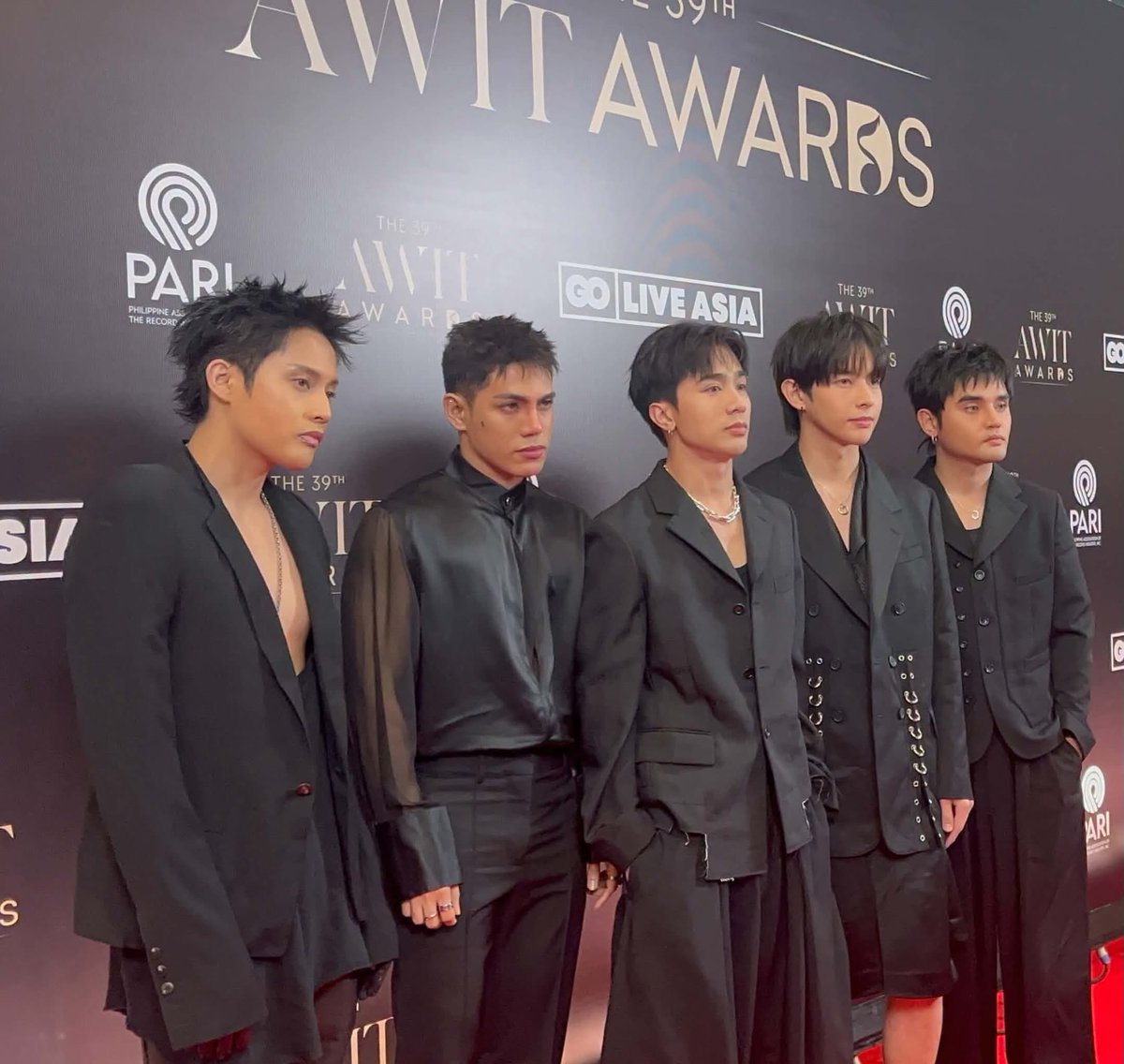 stroberingo19's tweet photo. Just putting this here kasi bihirang lahat sila black hair https://t.co/oVGC6Cyz6N