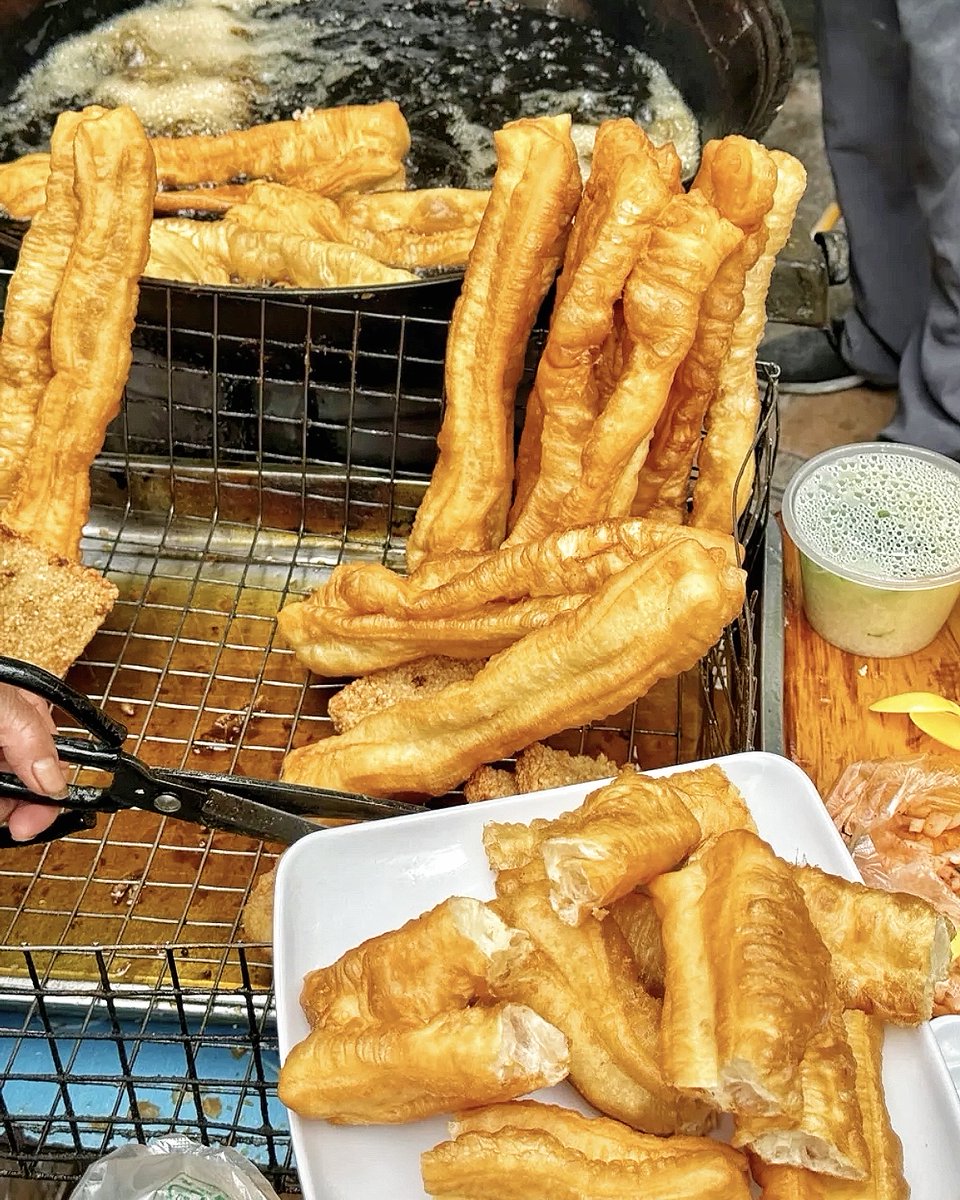 pearj362131's tweet photo. Craving late-night snacks Found the best crispy fried chicken skewers at the street stall near the subway—juicy, spicy, and totally worth the line!， https://t.co/jt3pXPk3gb