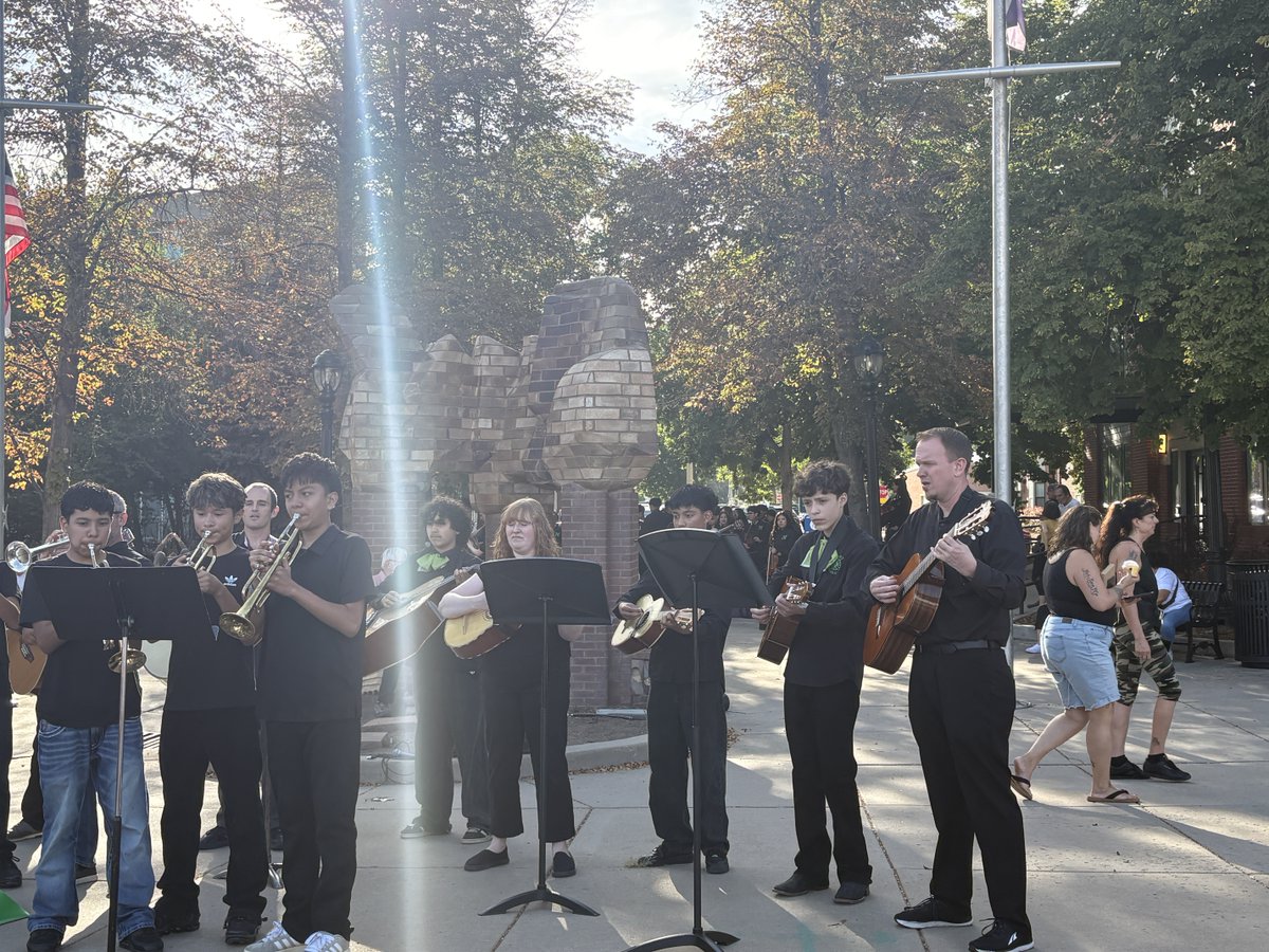 SunsetMiddle's tweet photo. Sunset Mariachi performers at the Longmont Arts Walk! https://t.co/rOspSvu61h