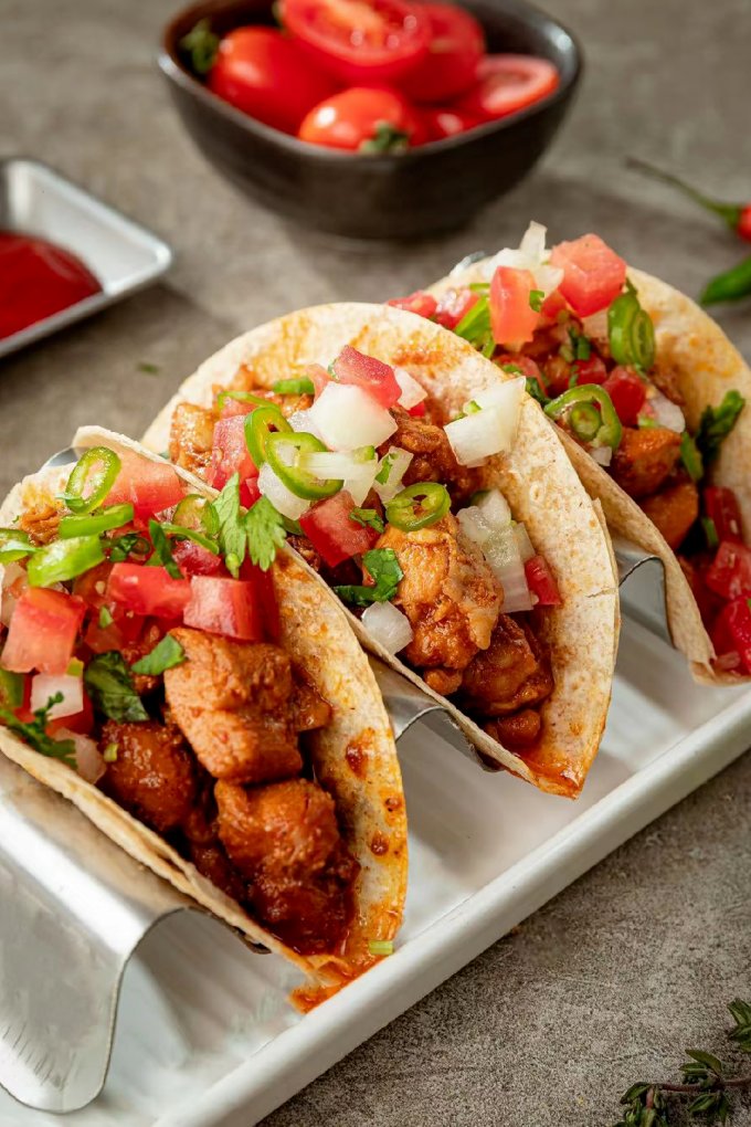posyl179543's tweet photo. Craving vibrant Mexican tacos Crispy corn shells stuffed with seasoned grilled beef, fresh cilantro, lime squeeze and pickled red onions—crunchy, zesty and pure comfort in every bite! https://t.co/hsmOe0QA8r