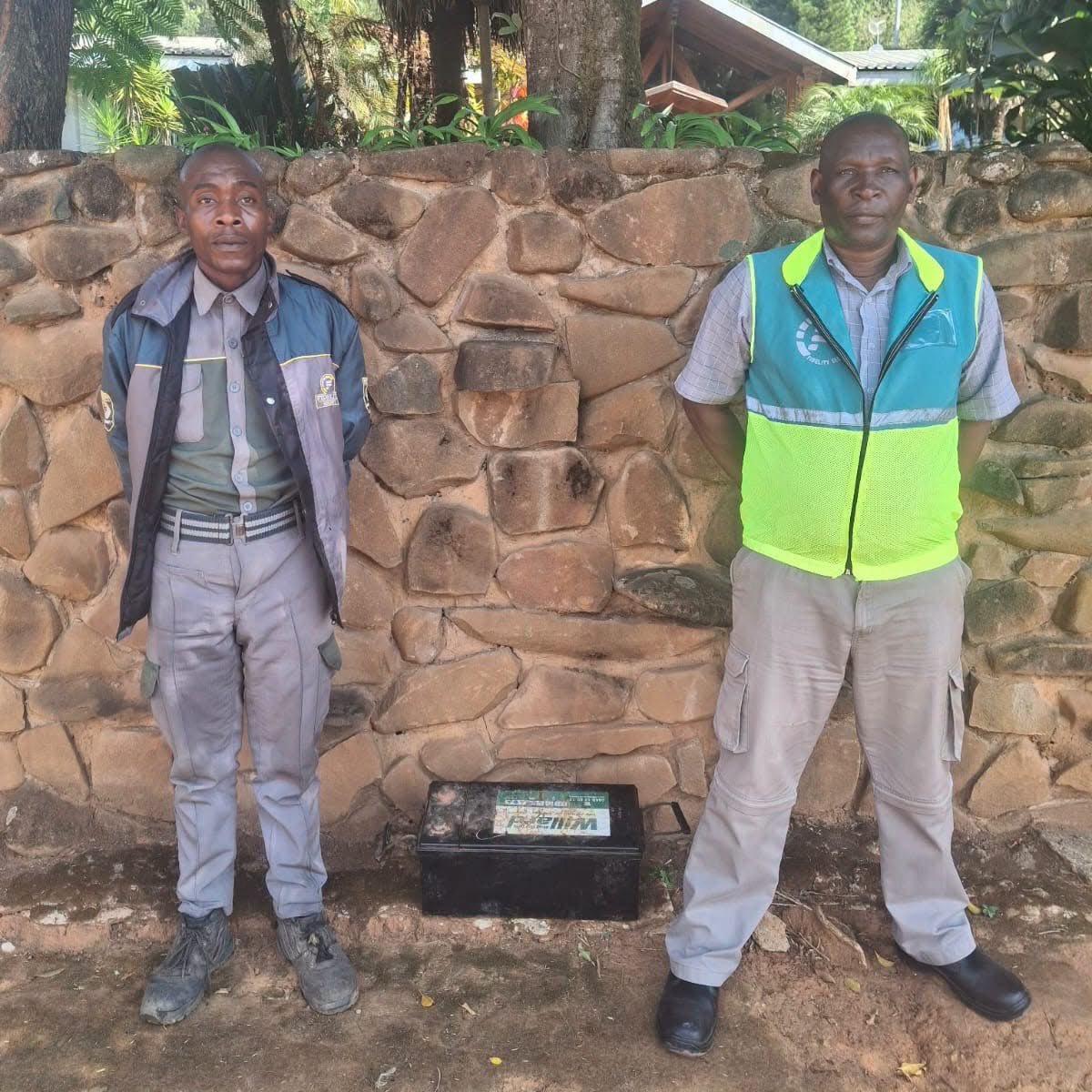 Mlim0_0's tweet photo. A security guard at a sawmill near White River, Mpumalanga, foiled a theft after spotting suspicious activity and finding that two truck batteries had been stolen.

A Fidelity ADT officer followed footprints into nearby bushes and recovered one of the batteries https://t.co/ASc6uE6J7z