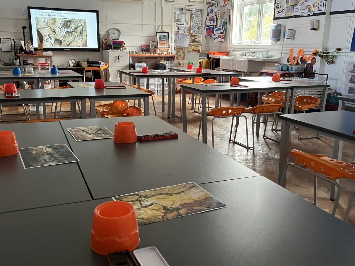 primaryartist's tweet photo. The calm at 9am this morning @RayLodgePrimary before 120 came through the door! …we had a great day: Painting with 3L, drawing with 3D, sketching with 4B and sketchbook work with 4S! Looking forward to sharing their work very soon! #arted #primaryartist  #artroom https://t.co/rlYUoOnF98