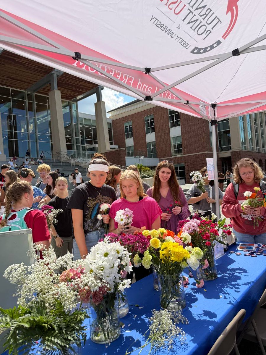 TPUSA_LU's tweet photo. Fresh flowers, healthy snacks, and all things Alex Clark! 💐 We loved tabling and getting everyone excited for our Pick Up the Mic event with Alex Clark! Join us Thursday at 7 PM in CNS 256/257. @TPUSA @tpusastudents https://t.co/SWnMzqQVHz