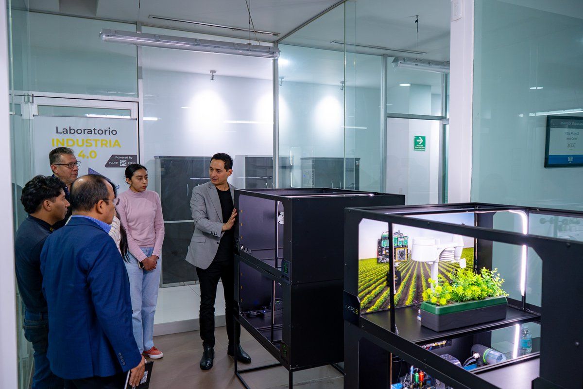 MICROSIDE_MX's tweet photo. 🏭 Recibimos al equipo de INTEMEC, quienes conocieron el Centro y Laboratorio Industria 4.0, #XIDEIoT y los ecosistemas reales de hardware de #PlanetDebug de @mikroel.
#Microside #Industria40 #Innovación https://t.co/ficU4qoFlc