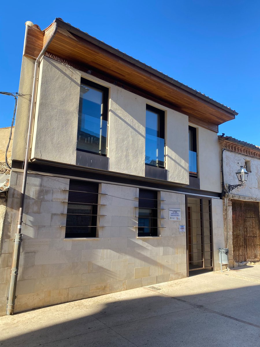 Toro_Ayto's tweet photo. ➖ El Ayuntamiento de Toro mejorará el consultorio local y centro cívico de Tagarabuena

Se acometerán diversas actuaciones con el objetivo de mejorar el estado del edificio.

➕ℹ️ https://t.co/lh0uLePOfE https://t.co/eyc8RoABrL