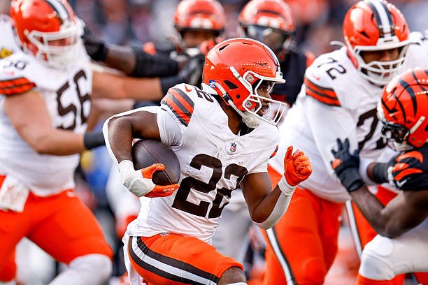 AdamSchefter's tweet photo. Browns placed RB Dylan Sampson on injured reserve and signed RB Jaleel McLaughlin to their active roster from their practice squad. https://t.co/B8rdUvIkDx